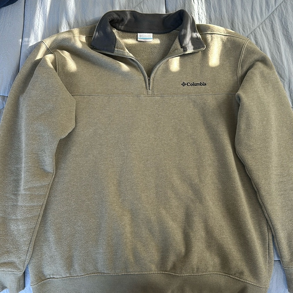 Columbia men’s sweatshirt